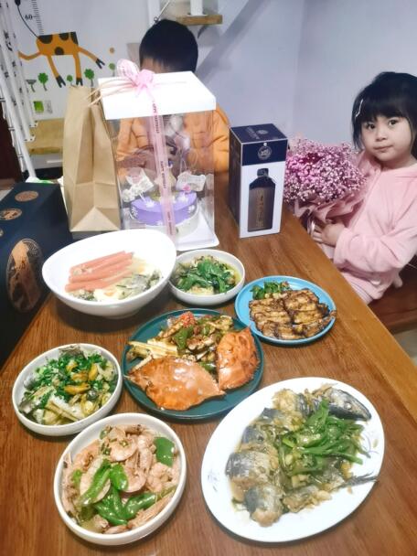 袁丽娟使用美食团食材烹饪的大餐